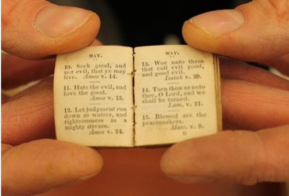 e7-Smallest-item—book-of-quotations-from-the-Psalms-in-Duke-family-collection.-Ref-4136-2-21